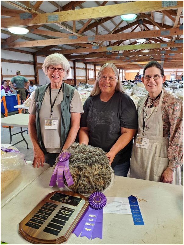 Here I am with Floya Howkins, Supreme Champion fleece exhibitor, and Holin Kennen, long-time Fleece Show Coordinator. Photo: Unnamed photographer using Lettys camera.